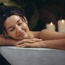 GUAM Algensalzbad -Fass 5 kg 832 Frau Badewanne.webp